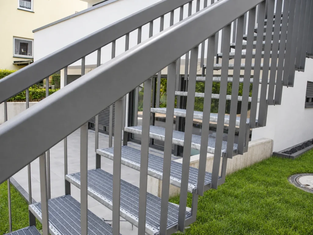Einfamilienhaus, Kelkheim – Stahltreppe und Garten